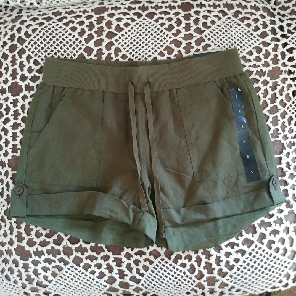 NWT Banana Republic Olive Shorts Size Small